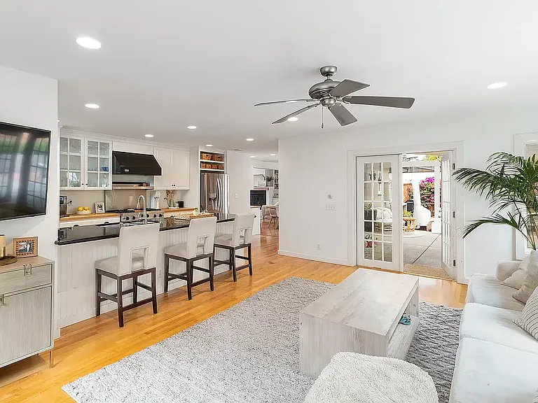 3062 Lucinda Ln — Photo 10