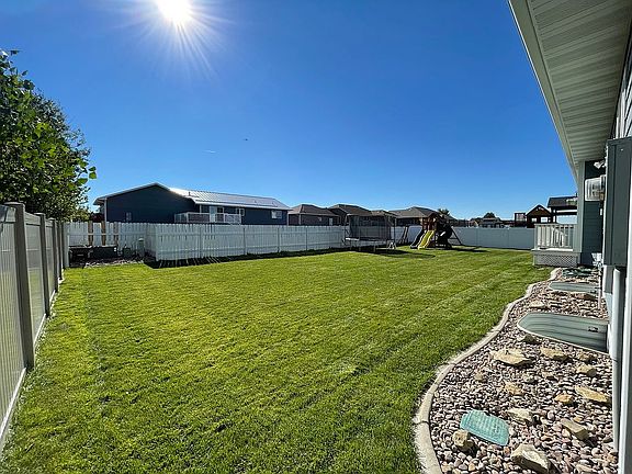 5th image of 216 41st Ave NE