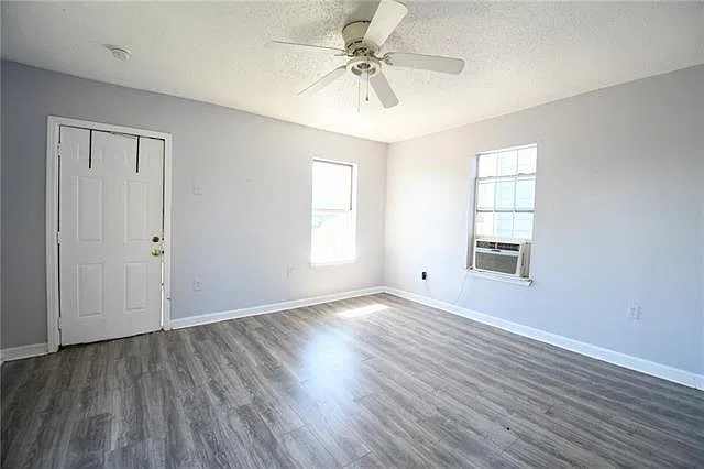 2 bed, 1.0 bath, 825 sqft, $975 — Photo 2