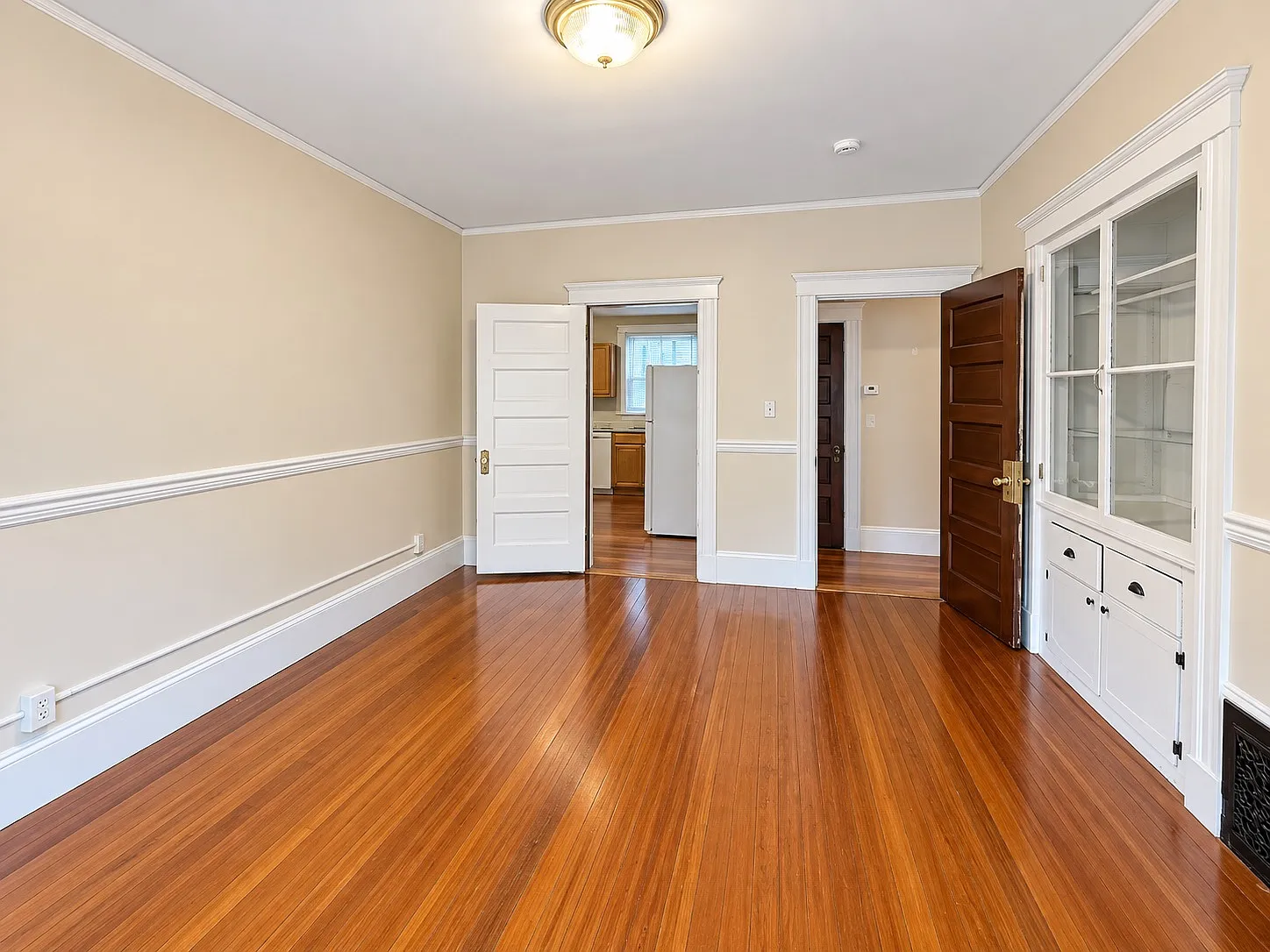 3 bed, 1254 sqft, $3,300 — Photo 4