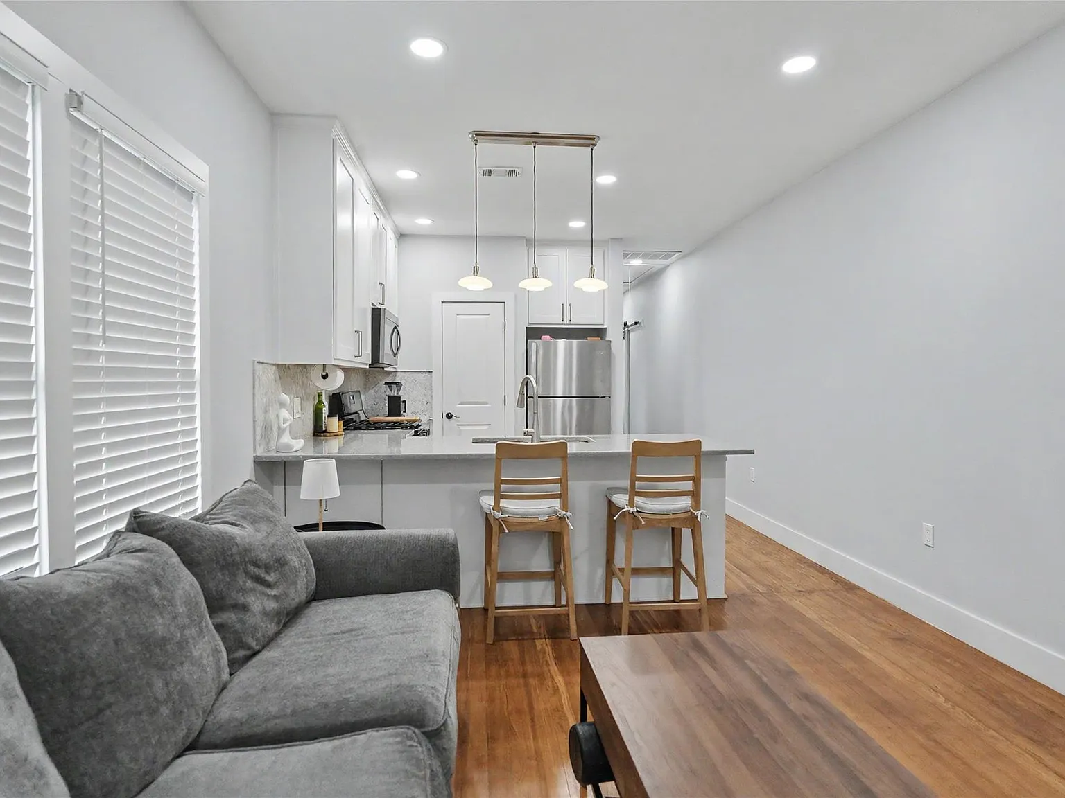 2 bed, 2.0 bath, 1176 sqft, $3,400 — Photo 4