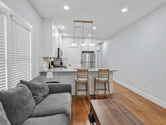 4th image of 2506 E Cesar Chavez St