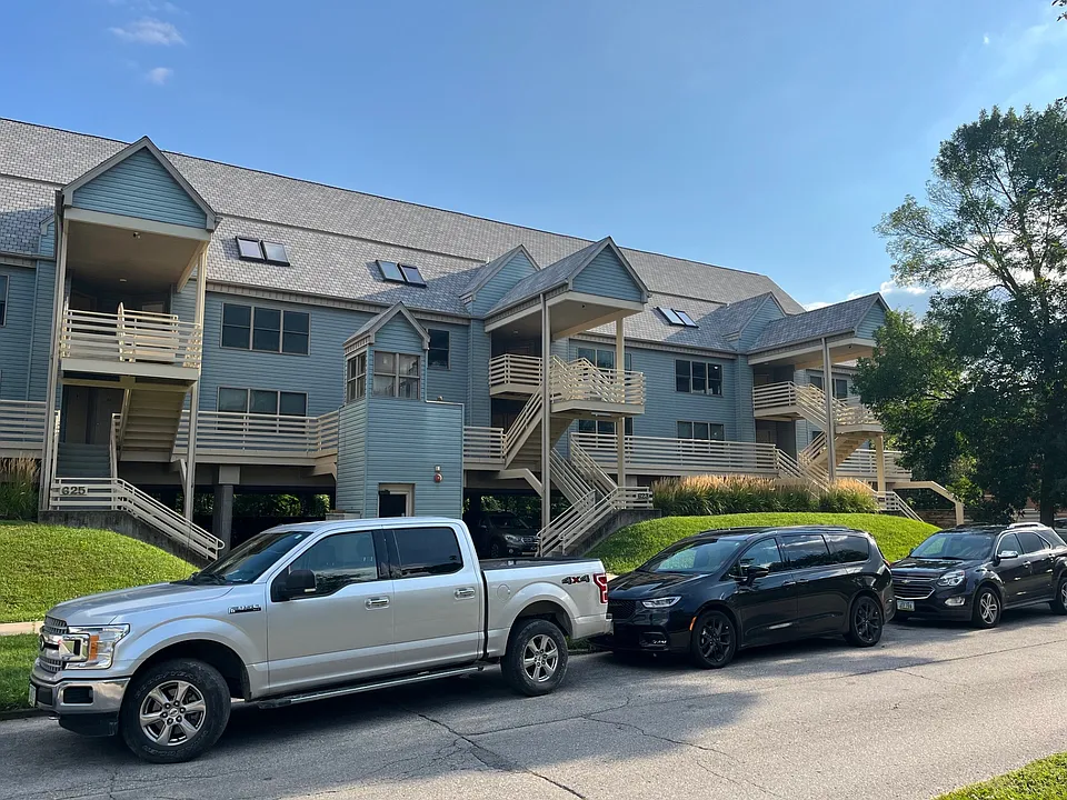 627 E Iowa Ave #4
