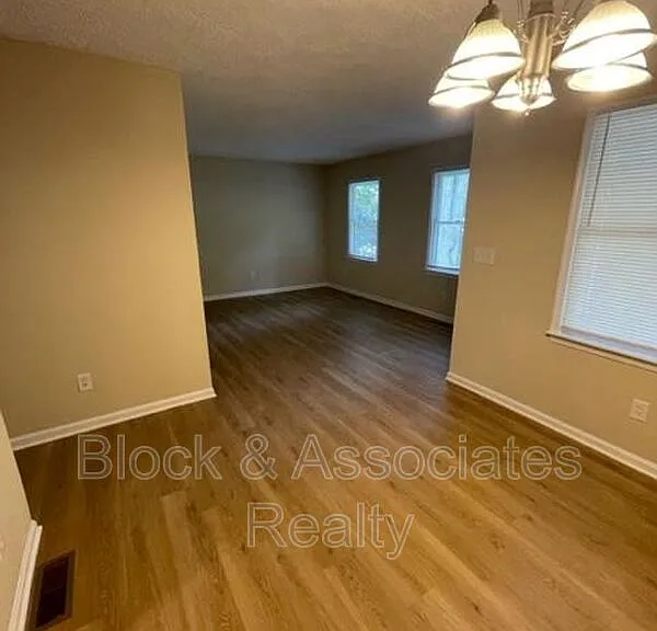 904 Glenwood Rd — Photo 3
