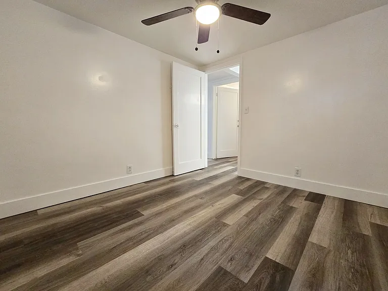 347 1/2 E Center St — Photo 18