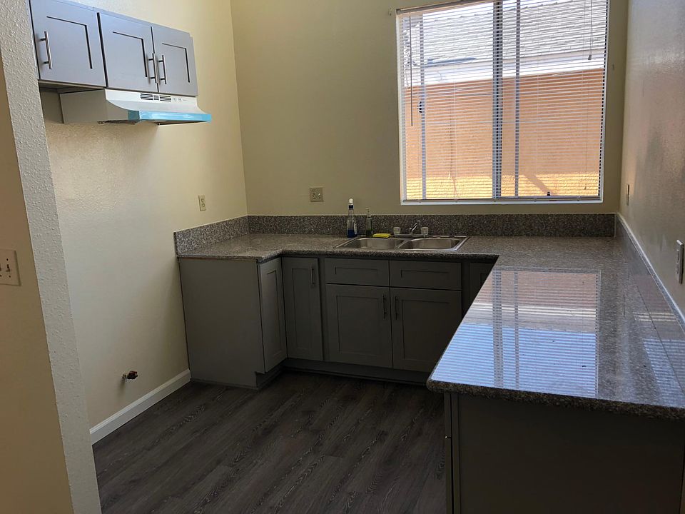 Kitchen, recently renovated, new cabinets and new granite countertop