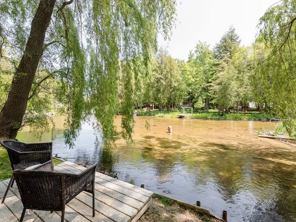 1281 River Rd, Beulah, MI 49617