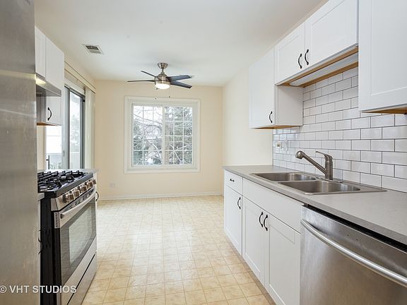 4th image of 321 Pembroke Ct APT 4