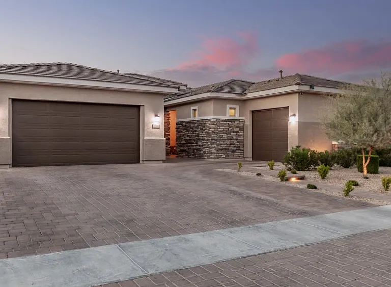 2506 E Pleasant Ln — Photo 12