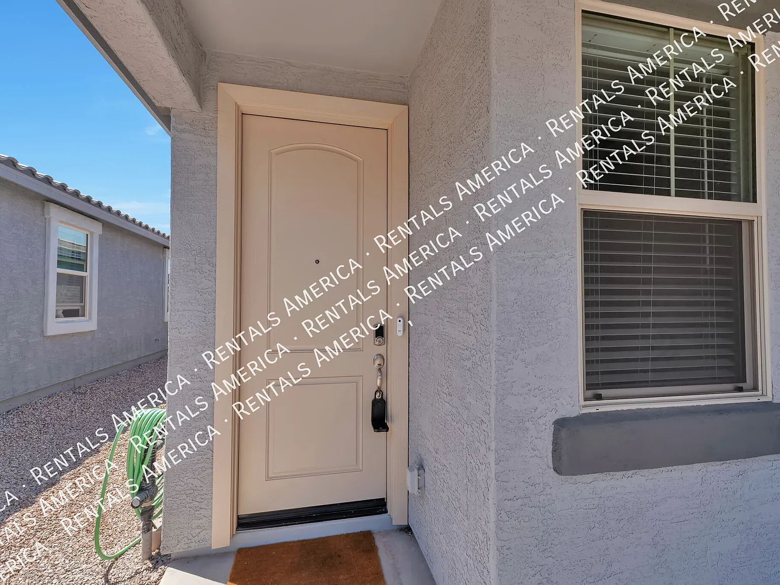 4 bedroom in Gladden Farms — Photo 4