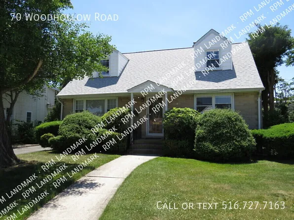 70 Woodhollow Rd, Albertson, NY 11507