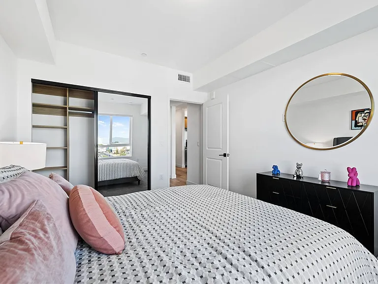 MODERNO Axis Luxury Living — Photo 20