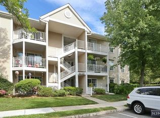 384 Poets Way, Mahwah, NJ 07430