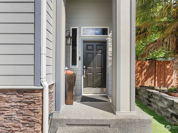 2nd image of 5701 76th Avenue NE