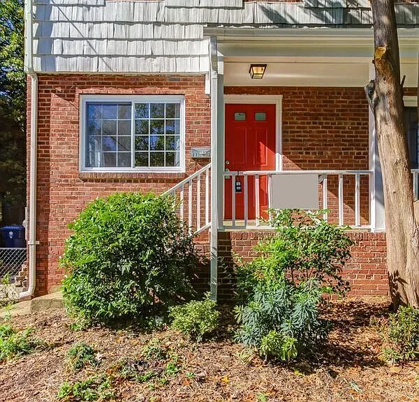 2728 Hickory St — Photo 5