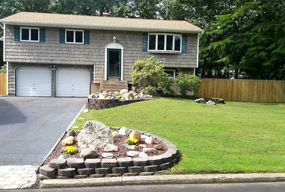 1st image of 24 Shenandoah Blvd