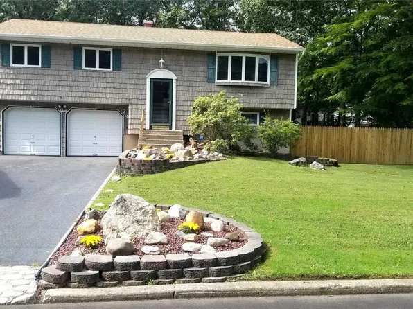 24 Shenandoah Blvd, Port Jefferson Station, NY 11776