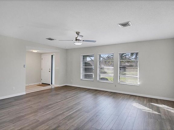 2nd image of 213 Giotto Dr #213