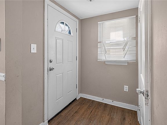 3rd image of 236 Hulton Rd