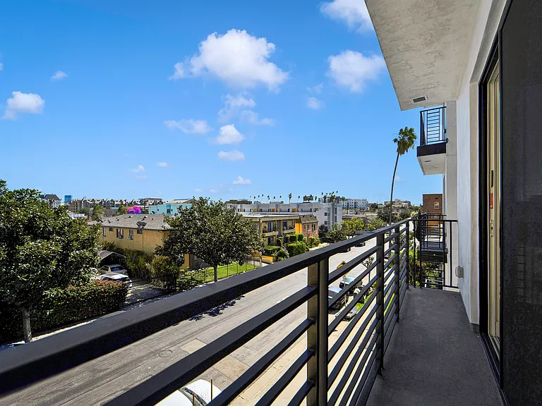 845 S Saint Andrews Pl — Photo 22