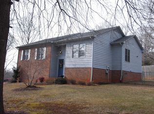 709 Old Barn Cir, Pilot Mtn, NC 27041
