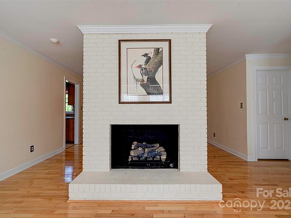 5th image of 1184 Cambridge Dr