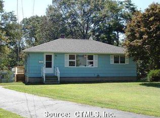 4 Sunset Dr, Waterford, CT 06385