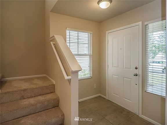 4th image of 534 224th Pl NE