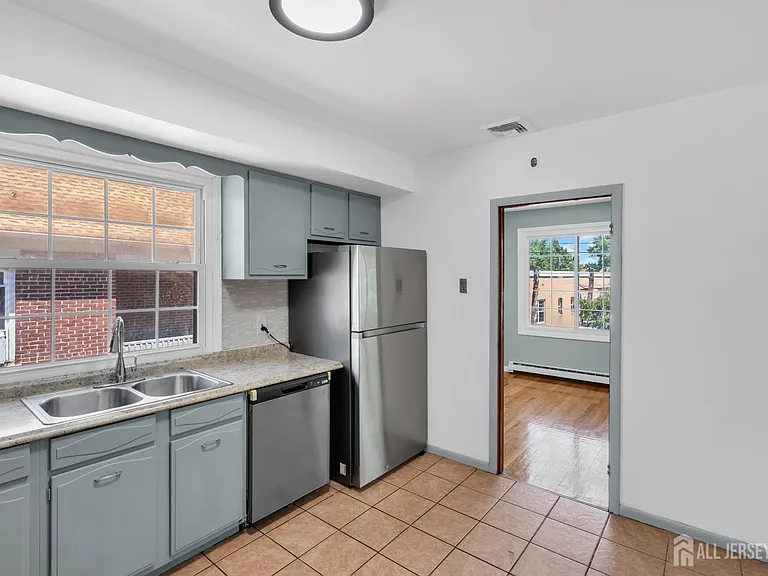 287 E Smith St — Photo 15