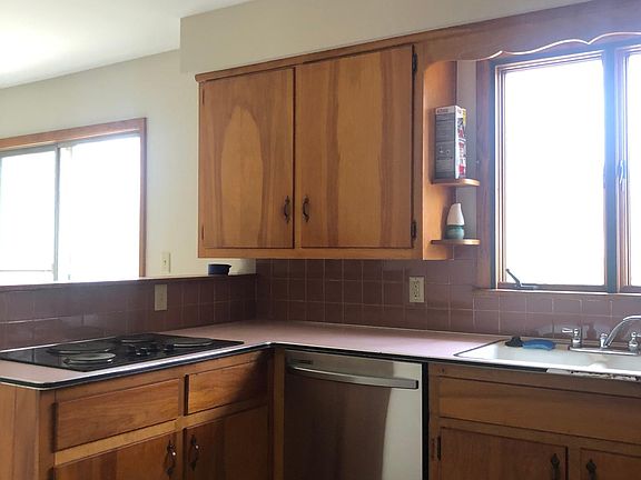 5th image of 1715 Woodside Dr