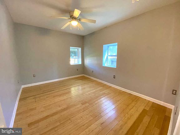 4th image of 202 Riverview Ave