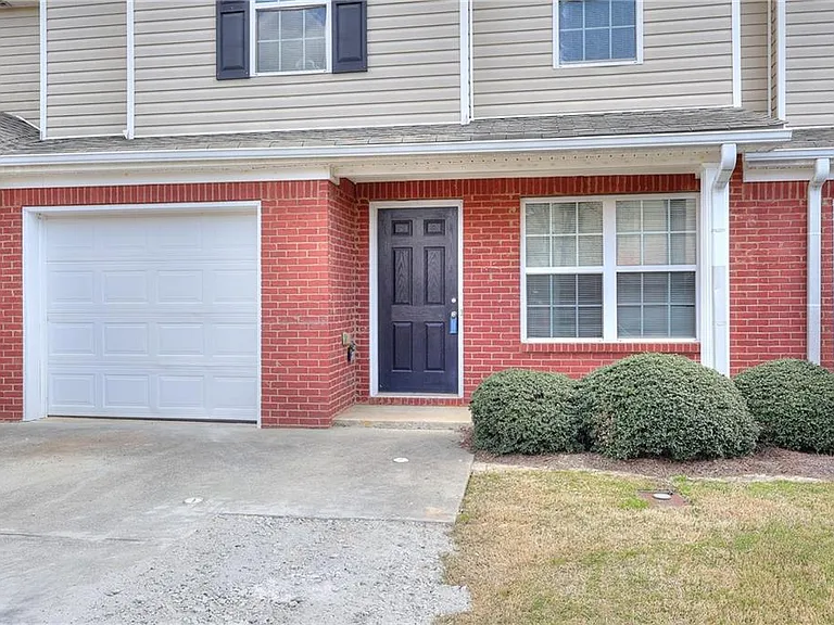 453 Tara Commons Cir — Photo 1
