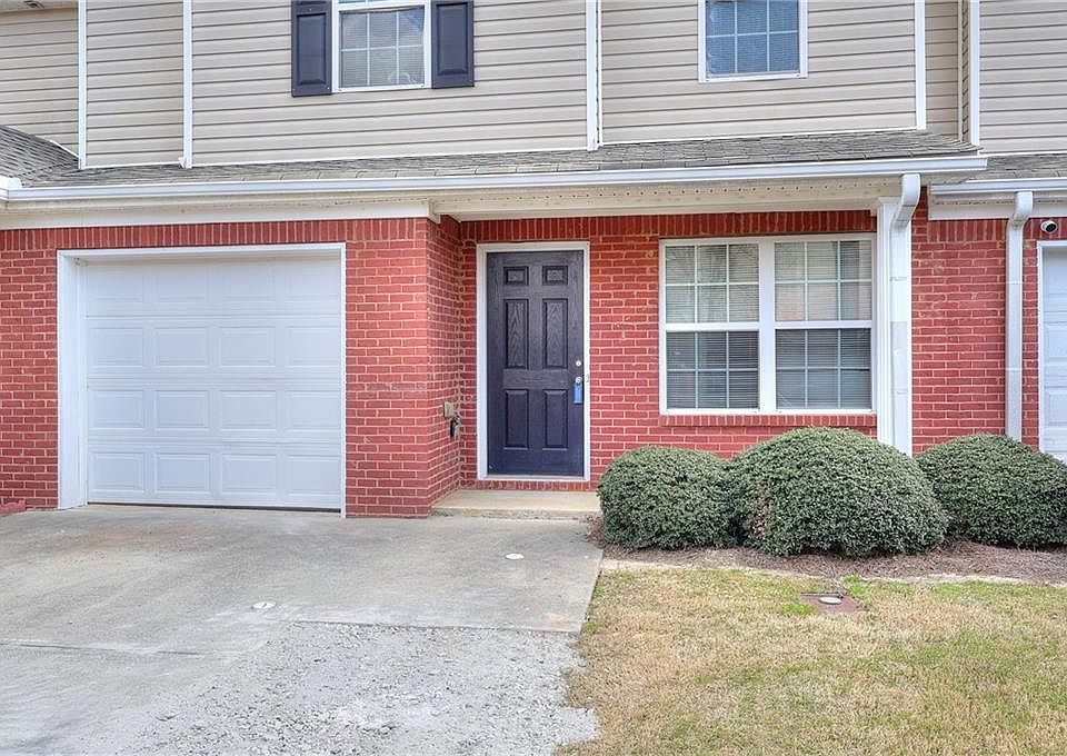 1st image of 453 Tara Commons Cir