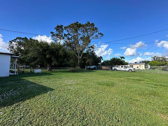 4th image of 15875 SW Osceola Street