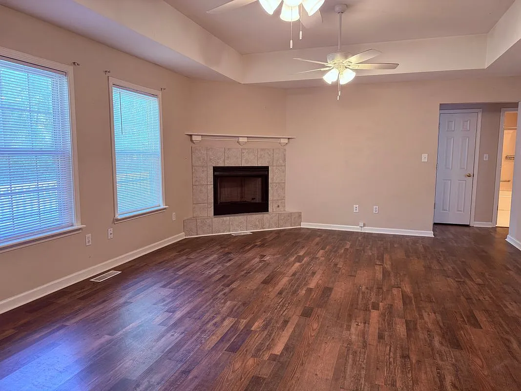 3 bed, 2.0 bath, 1722 sqft, $1,800 — Photo 3