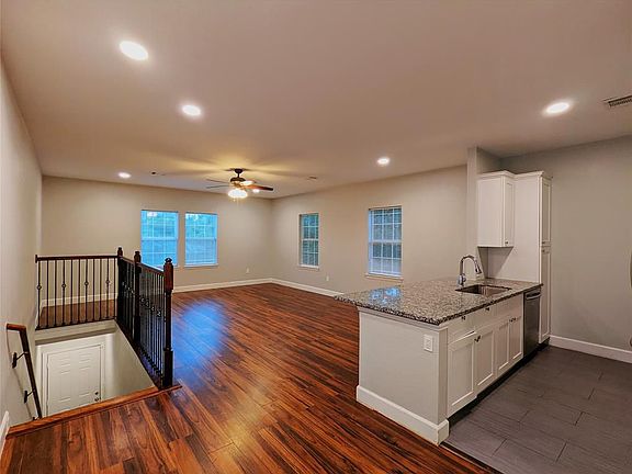 4th image of 308 E 31st St #B