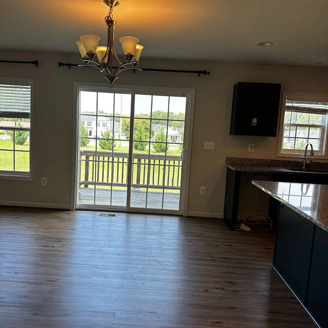 4 bed, 2.5 bath, 1932 sqft, $2,699 — Photo 4