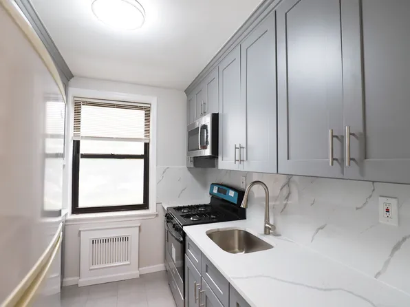 138-18 28th Road image 1 of 12