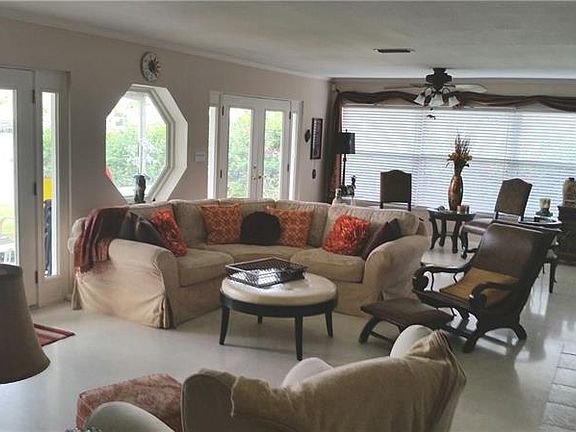 5th image of 903 Oakwood Dr