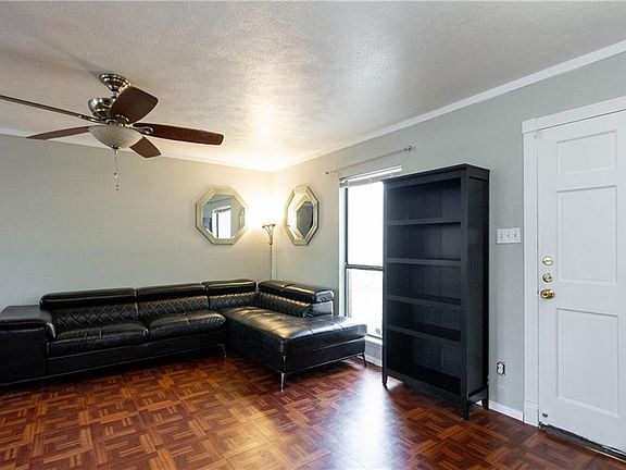 5th image of 706 Levelland Dr