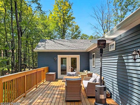 3rd image of 124 Oak Cir