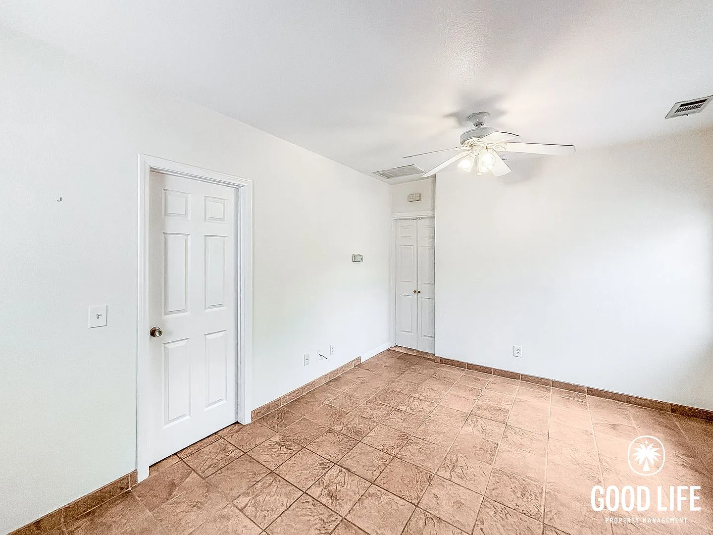 SD: Comfortable Junior 1BD/1BA Unit in Hillcrest with On-Site Laundry & Shared Courtyard — Photo 4