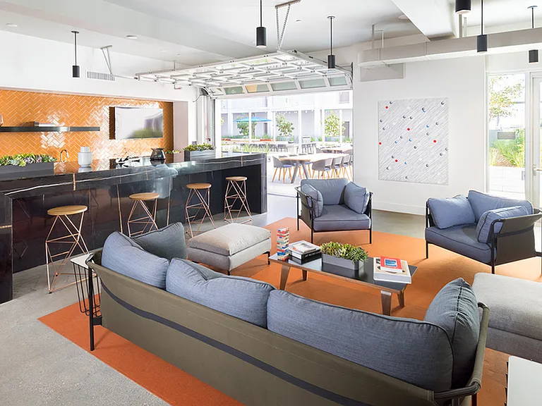 Resident Bar and Lounge