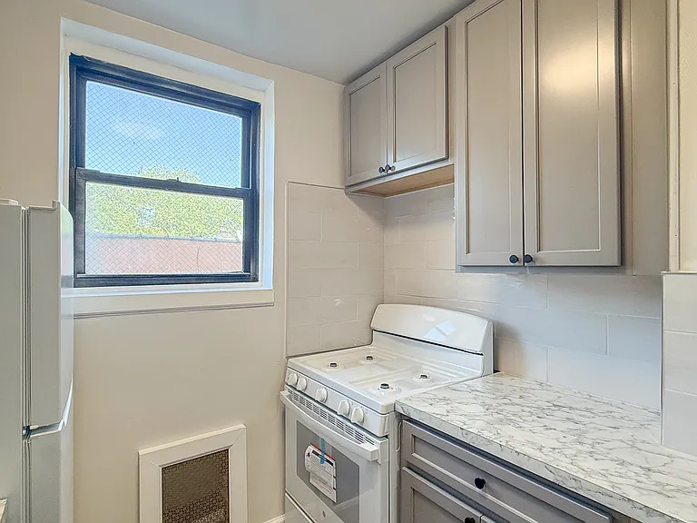 740 Clarkson Ave #2H — Photo 6