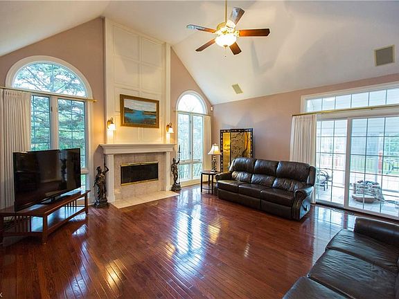3rd image of 3716 Greenbriar Cir