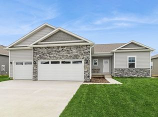 3036 Sweetwater Dr, Des Moines, IA 50320