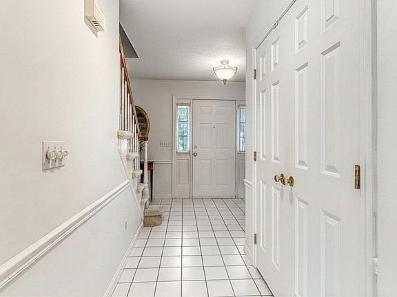 5th image of 39 Venture Dr