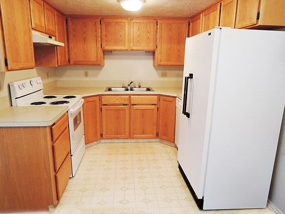 3rd image of 1335 N Skyline Dr #1335