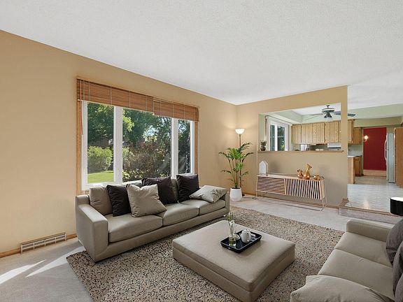 4th image of 7010 W 83rd St
