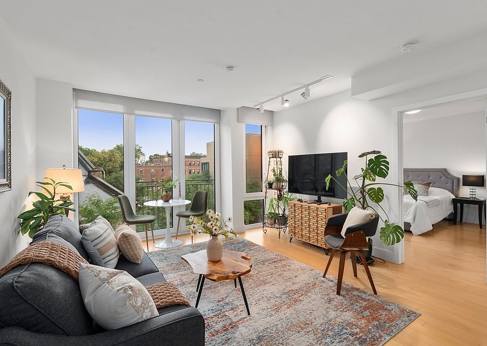 1st image of 7 Beech St #302